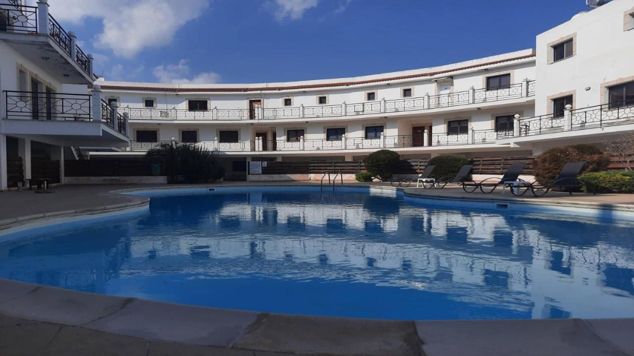 Paramount Gardens Resorts C201 Larnaca Exteriör bild